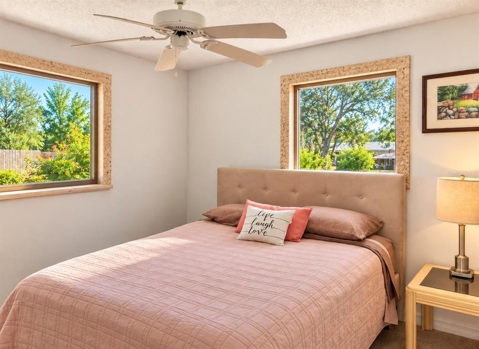 For Sale: $175,000 (2 beds, 1 baths, 1408 Square Feet)