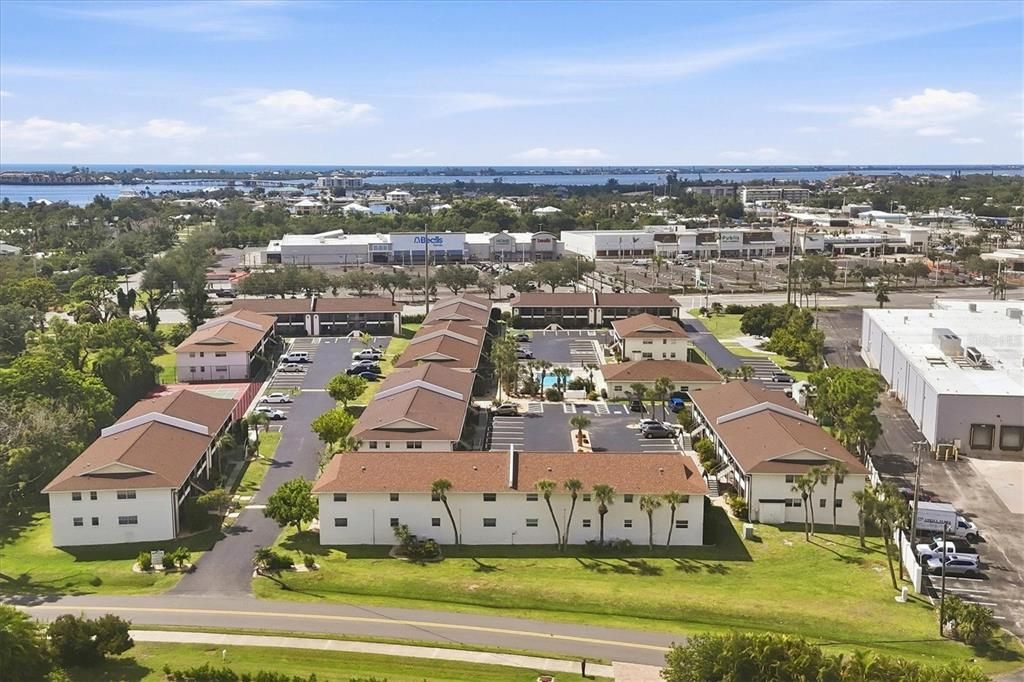 На продажу: $194,500 (2 спален, 2 ванн, 1056 Квадратных фут)