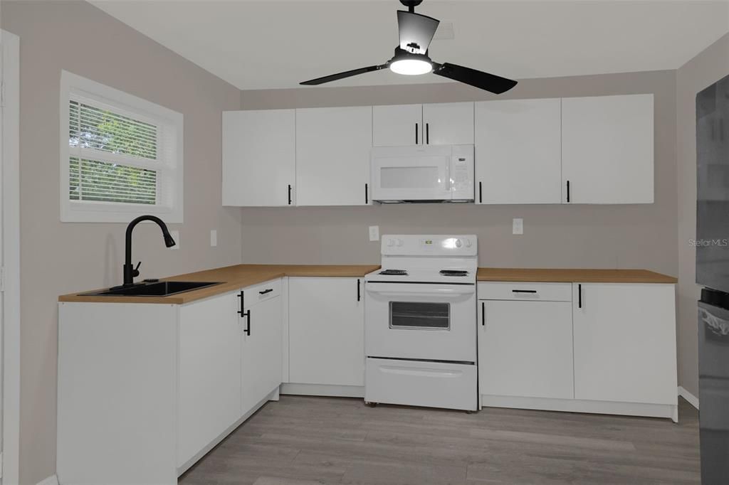 For Sale: $284,999 (3 beds, 2 baths, 1080 Square Feet)