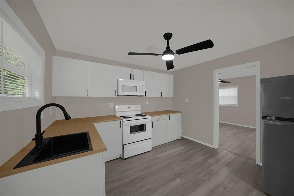 For Sale: $284,999 (3 beds, 2 baths, 1080 Square Feet)