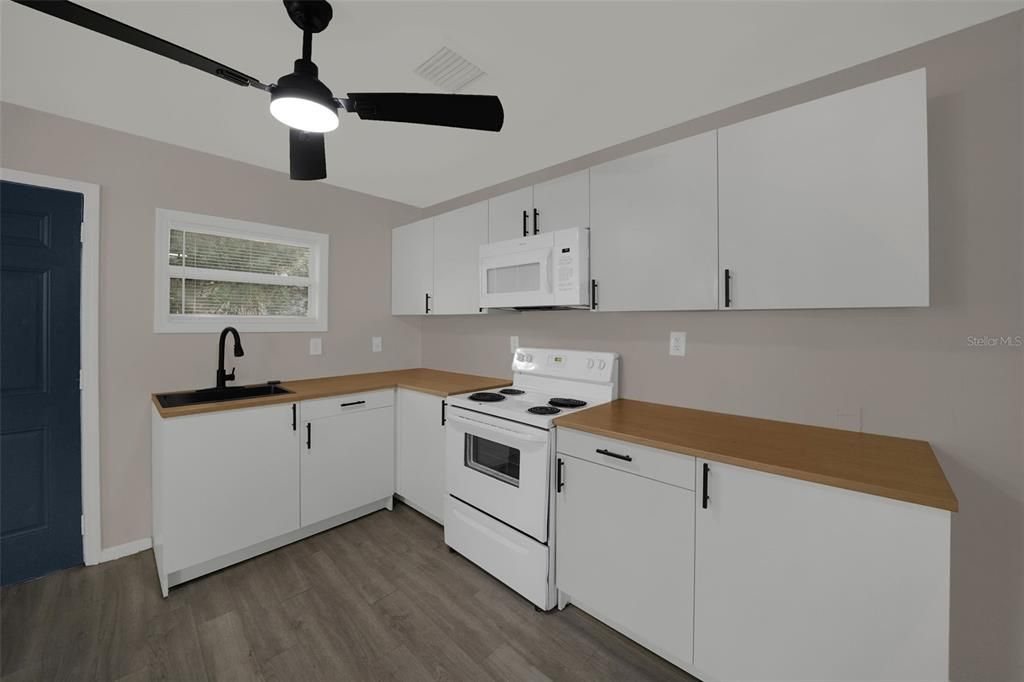 For Sale: $284,999 (3 beds, 2 baths, 1080 Square Feet)