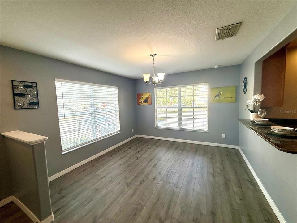 For Sale: $195,000 (3 beds, 2 baths, 1408 Square Feet)