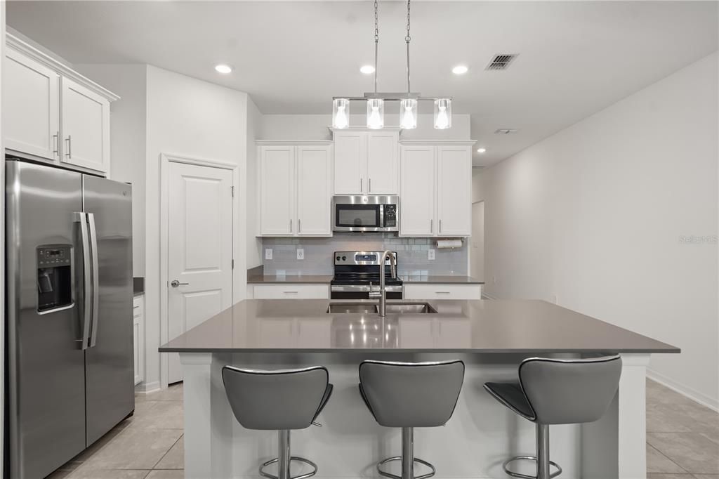 For Sale: $335,000 (3 beds, 2 baths, 1560 Square Feet)