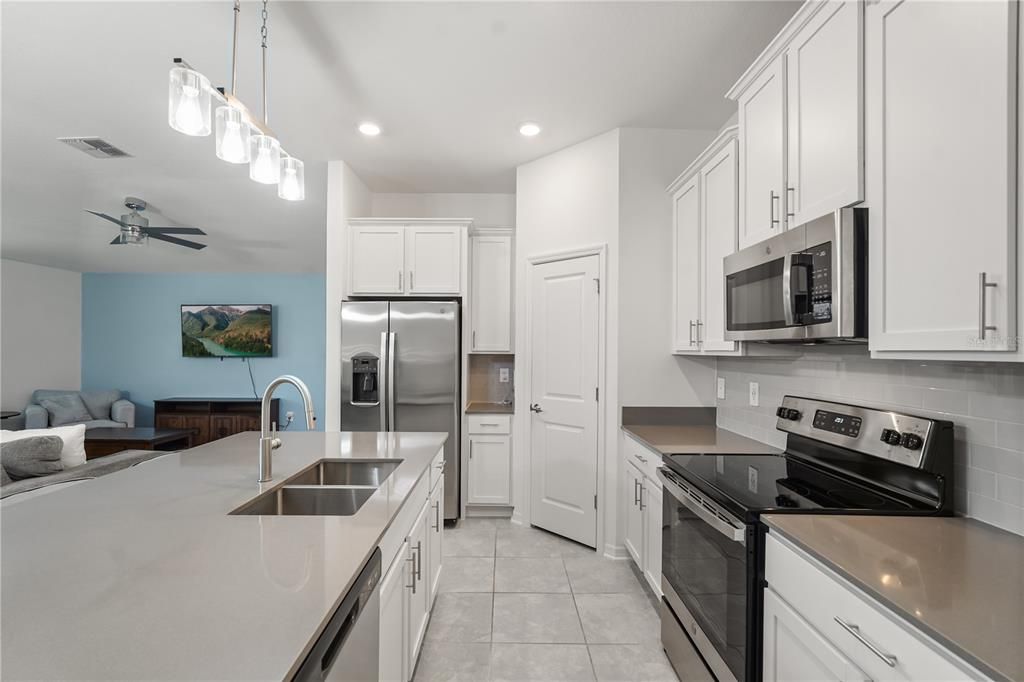 For Sale: $335,000 (3 beds, 2 baths, 1560 Square Feet)