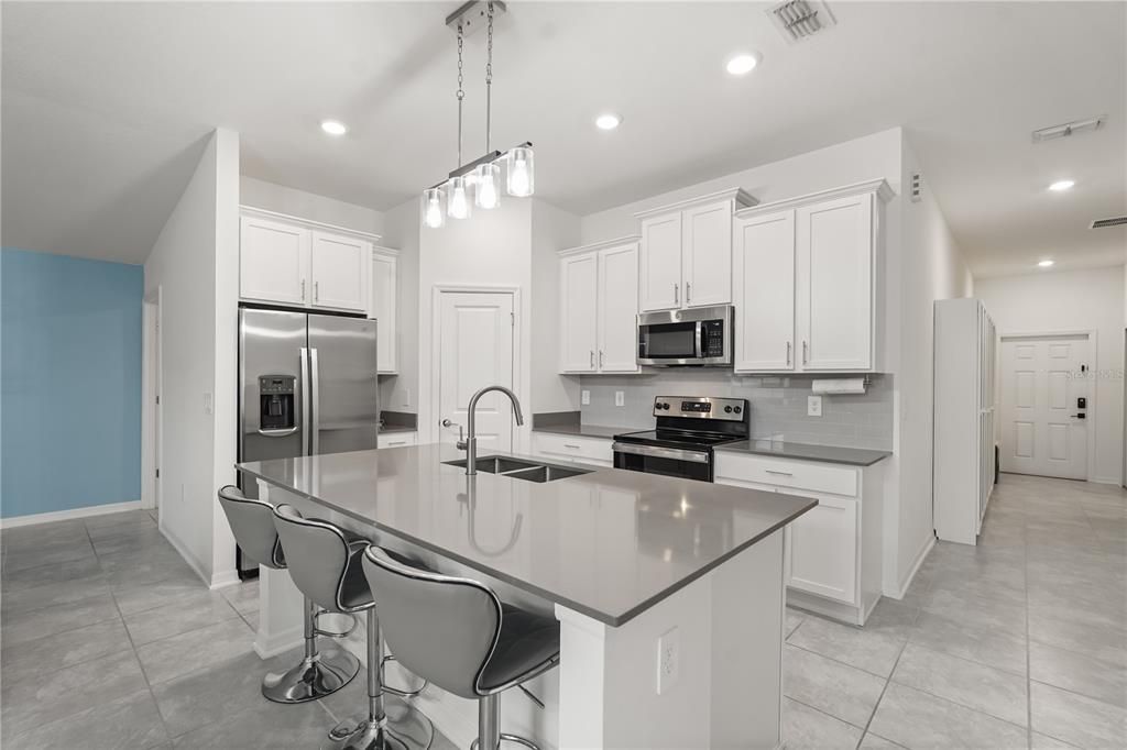 For Sale: $335,000 (3 beds, 2 baths, 1560 Square Feet)