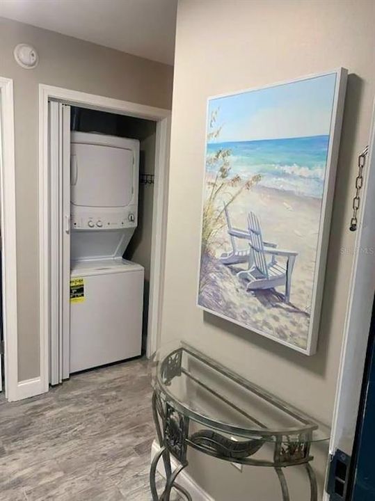 For Sale: $350,000 (2 beds, 2 baths, 1078 Square Feet)