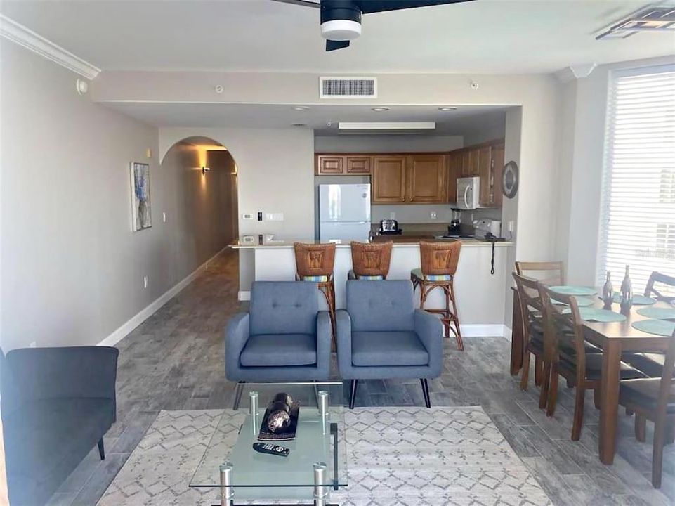 For Sale: $350,000 (2 beds, 2 baths, 1078 Square Feet)