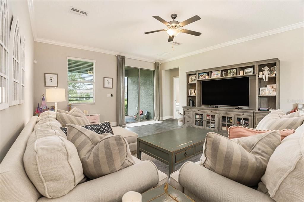 For Sale: $359,000 (3 beds, 2 baths, 1968 Square Feet)