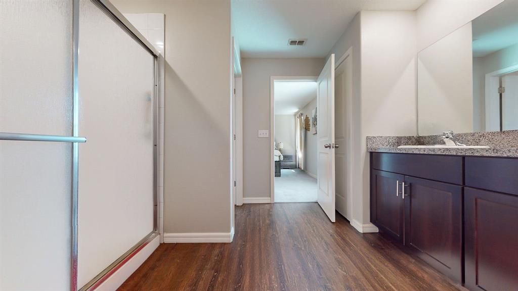 En Venta: $410,000 (5 camas, 2 baños, 2215 Pies cuadrados)