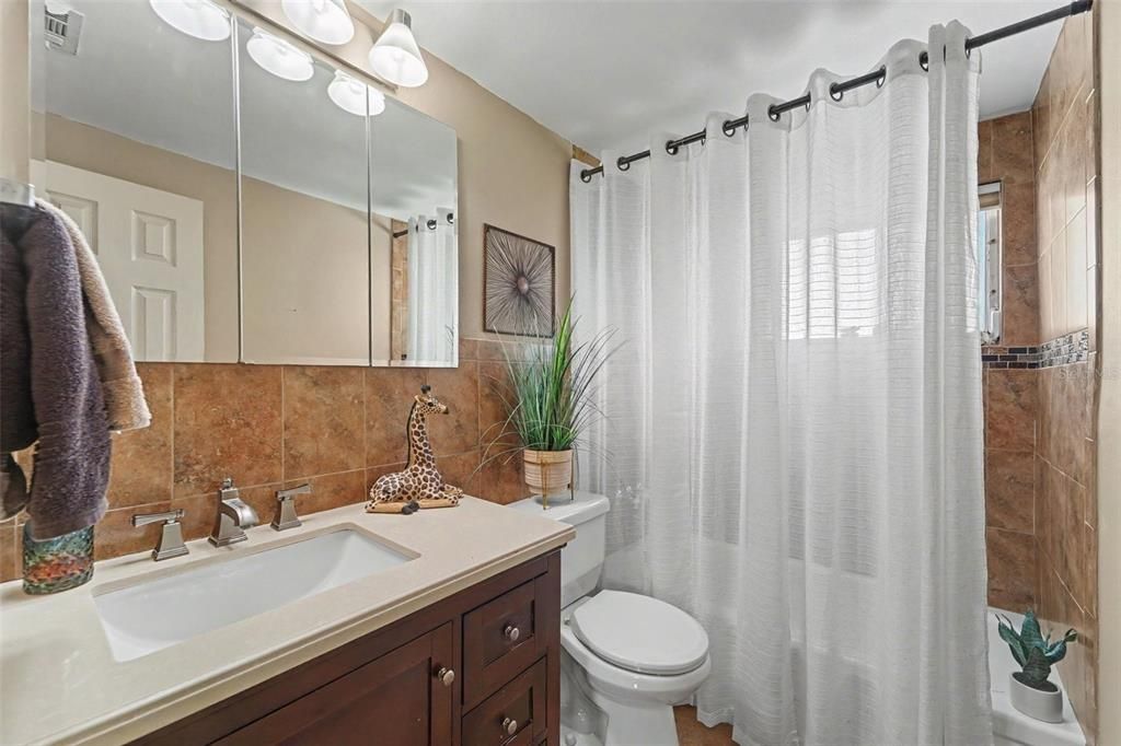 For Sale: $255,000 (2 beds, 2 baths, 1140 Square Feet)