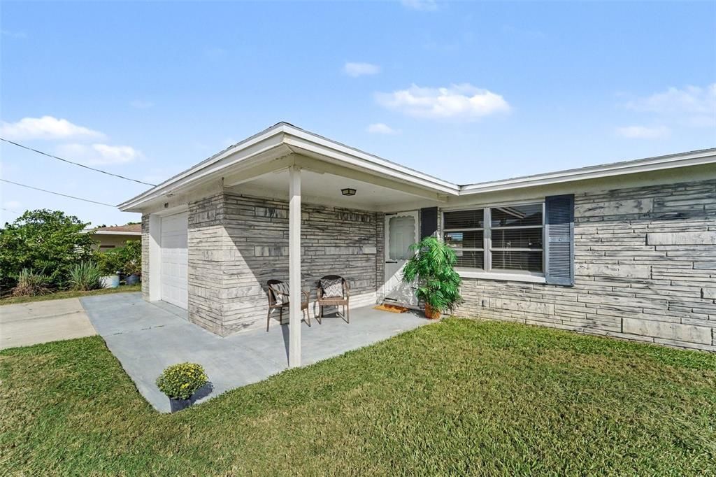 For Sale: $255,000 (2 beds, 2 baths, 1140 Square Feet)