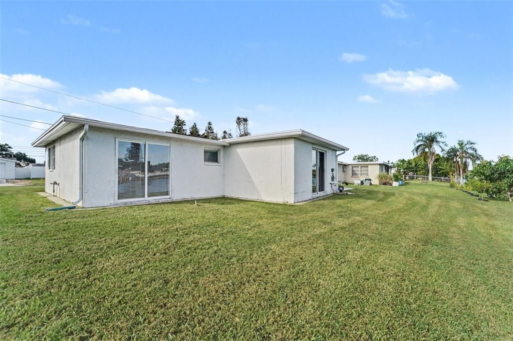 For Sale: $255,000 (2 beds, 2 baths, 1140 Square Feet)