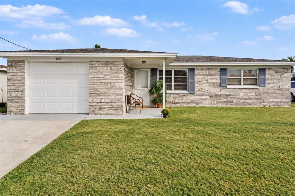 For Sale: $255,000 (2 beds, 2 baths, 1140 Square Feet)