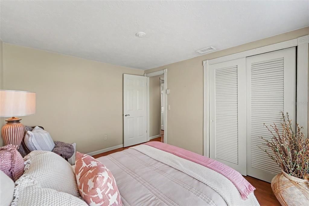 For Sale: $255,000 (2 beds, 2 baths, 1140 Square Feet)