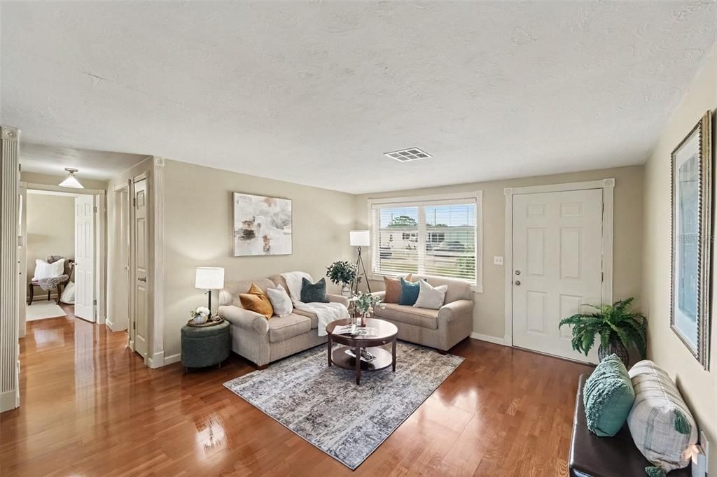 For Sale: $255,000 (2 beds, 2 baths, 1140 Square Feet)