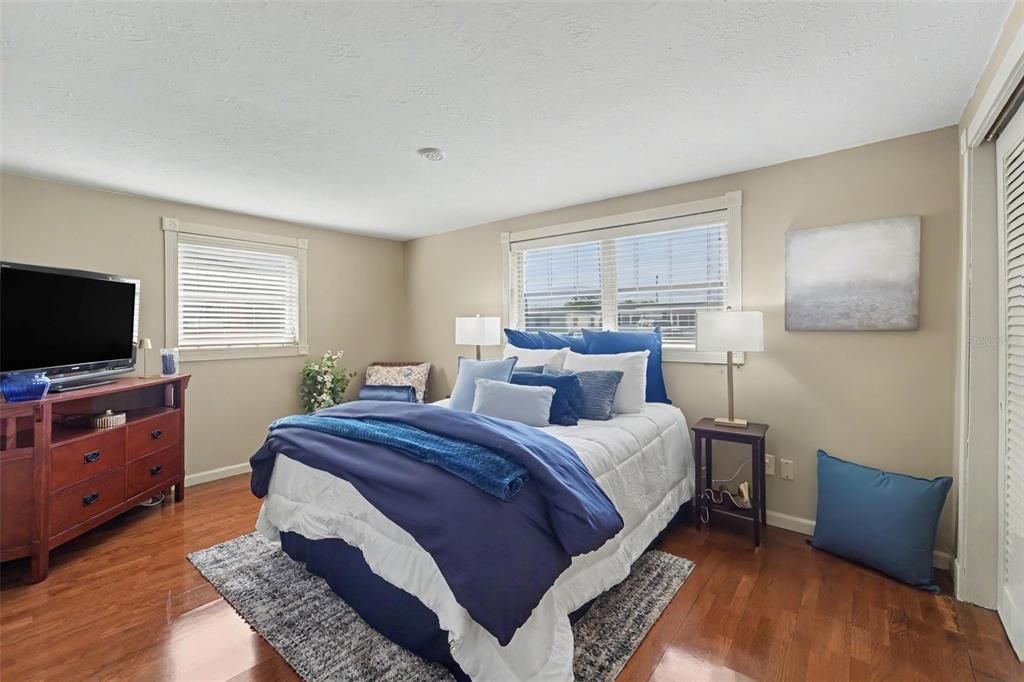 For Sale: $255,000 (2 beds, 2 baths, 1140 Square Feet)
