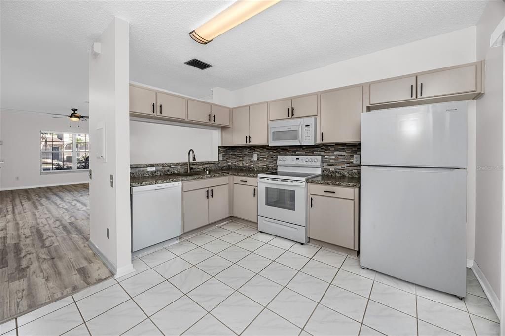 En Venta: $219,900 (2 camas, 2 baños, 1184 Pies cuadrados)