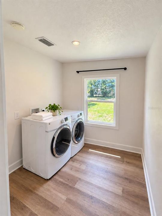 For Rent: $1,925 (3 beds, 2 baths, 1104 Square Feet)