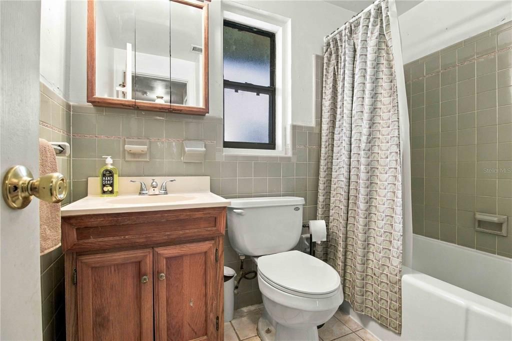 For Rent: $1,975 (3 beds, 1 baths, 1068 Square Feet)