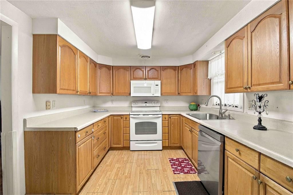 For Rent: $1,975 (3 beds, 1 baths, 1068 Square Feet)