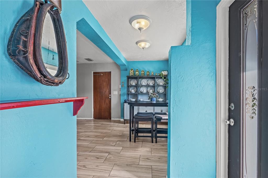 En Venta: $650,000 (6 camas, 4 baños, 3302 Pies cuadrados)