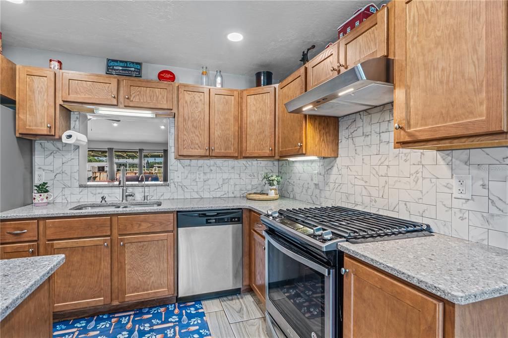En Venta: $650,000 (6 camas, 4 baños, 3302 Pies cuadrados)