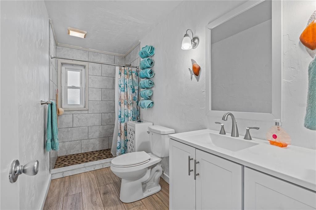 En Venta: $650,000 (6 camas, 4 baños, 3302 Pies cuadrados)