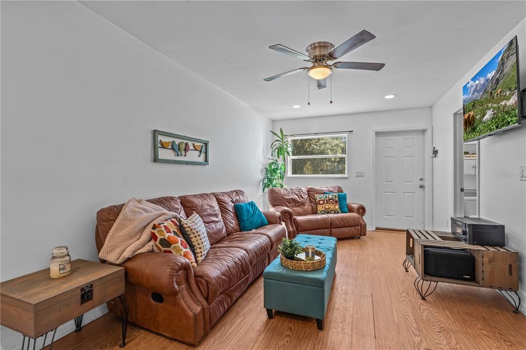 En Venta: $650,000 (6 camas, 4 baños, 3302 Pies cuadrados)