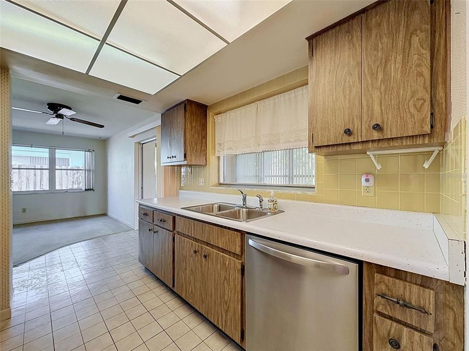 For Sale: $379,900 (2 beds, 2 baths, 1535 Square Feet)