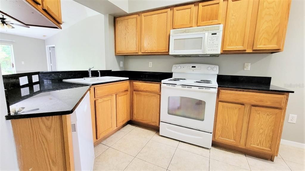 В аренду: $1,875 (4 спален, 2 ванн, 1544 Квадратных фут)