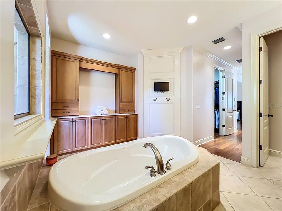 For Sale: $789,999 (4 beds, 3 baths, 3394 Square Feet)