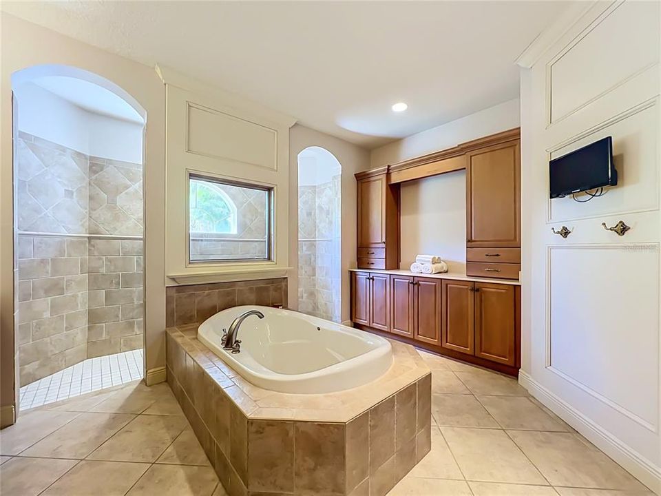 For Sale: $789,999 (4 beds, 3 baths, 3394 Square Feet)