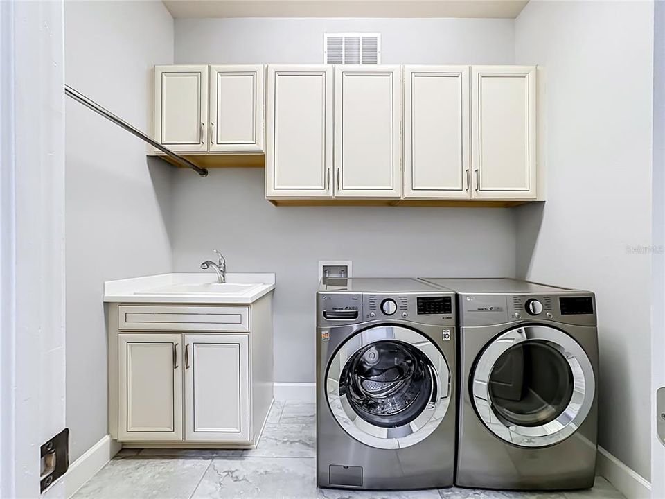 For Rent: $5,250 (4 beds, 3 baths, 3202 Square Feet)