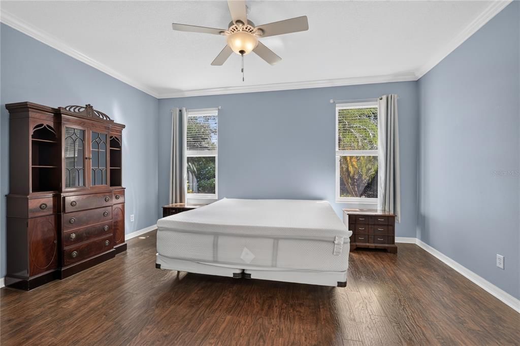 For Sale: $285,000 (2 beds, 2 baths, 1560 Square Feet)