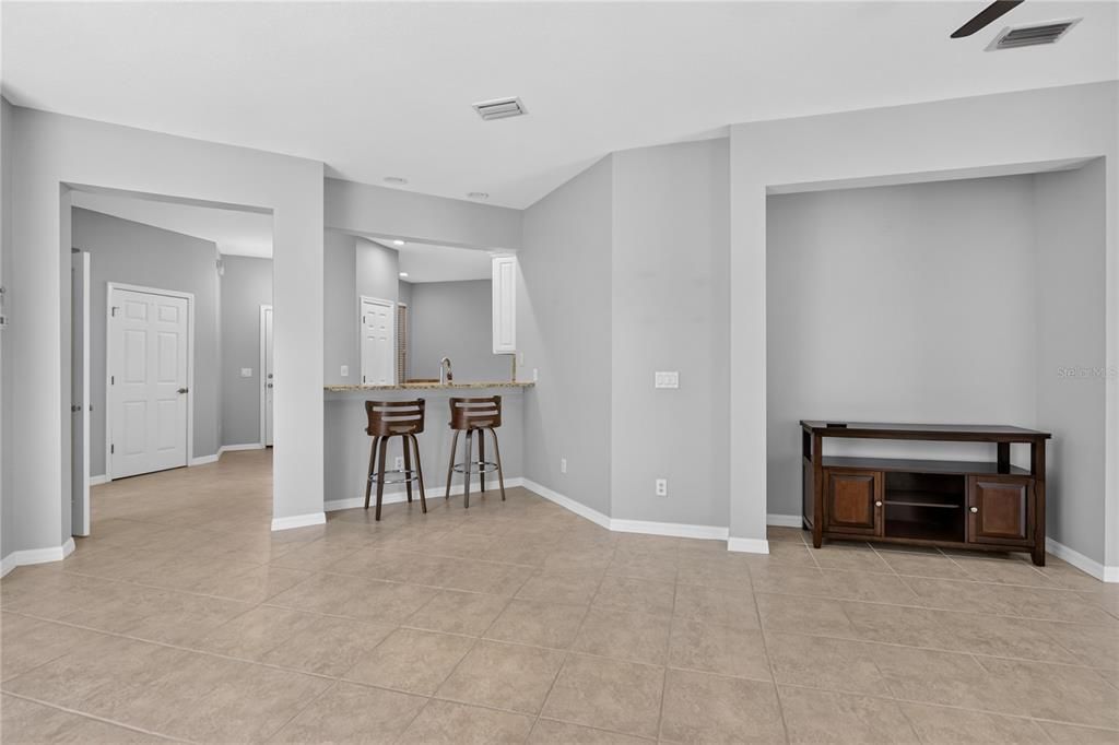 For Sale: $285,000 (2 beds, 2 baths, 1560 Square Feet)