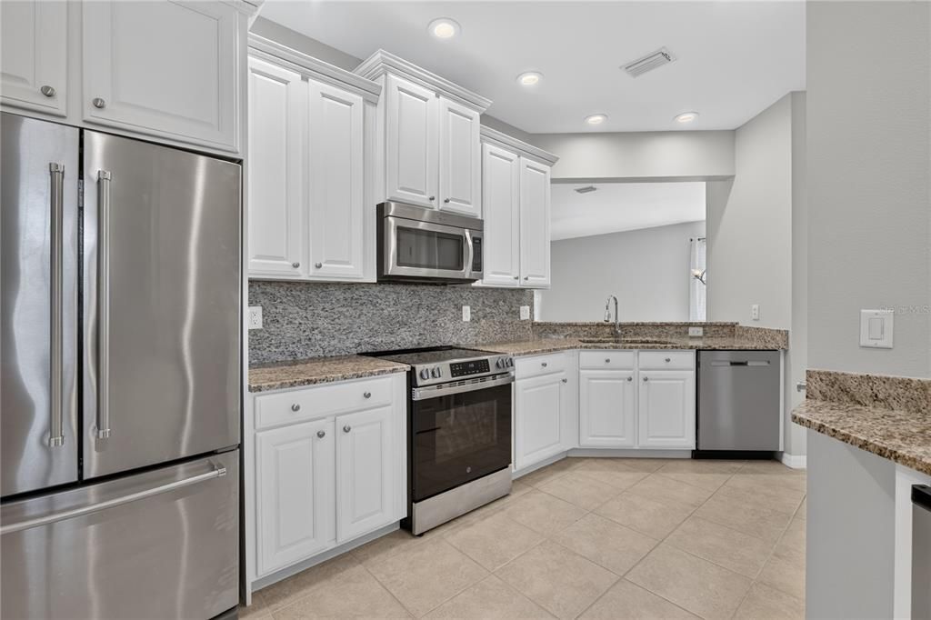 For Sale: $285,000 (2 beds, 2 baths, 1560 Square Feet)