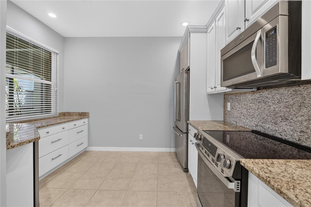 For Sale: $285,000 (2 beds, 2 baths, 1560 Square Feet)