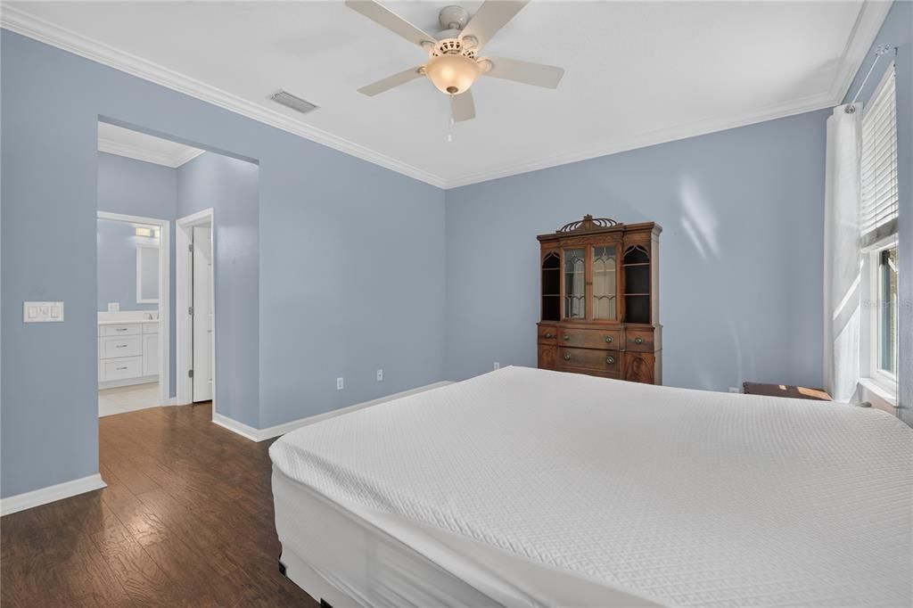 For Sale: $285,000 (2 beds, 2 baths, 1560 Square Feet)