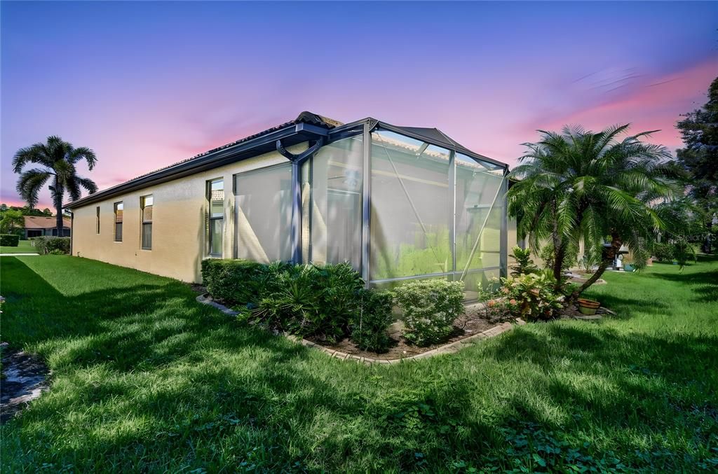 For Sale: $285,000 (2 beds, 2 baths, 1560 Square Feet)