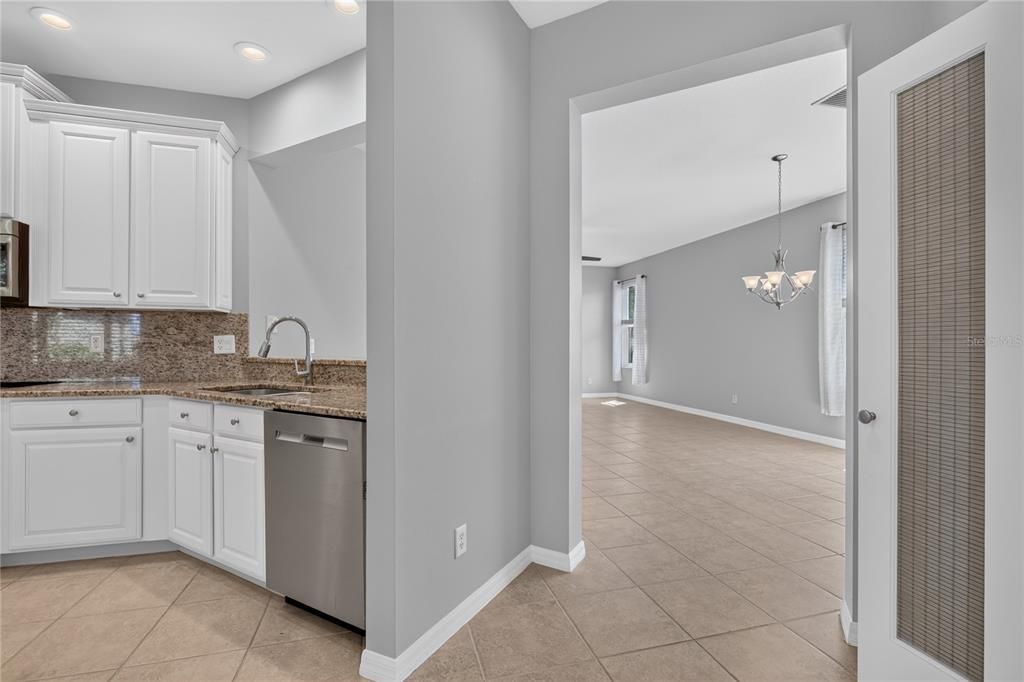 For Sale: $285,000 (2 beds, 2 baths, 1560 Square Feet)