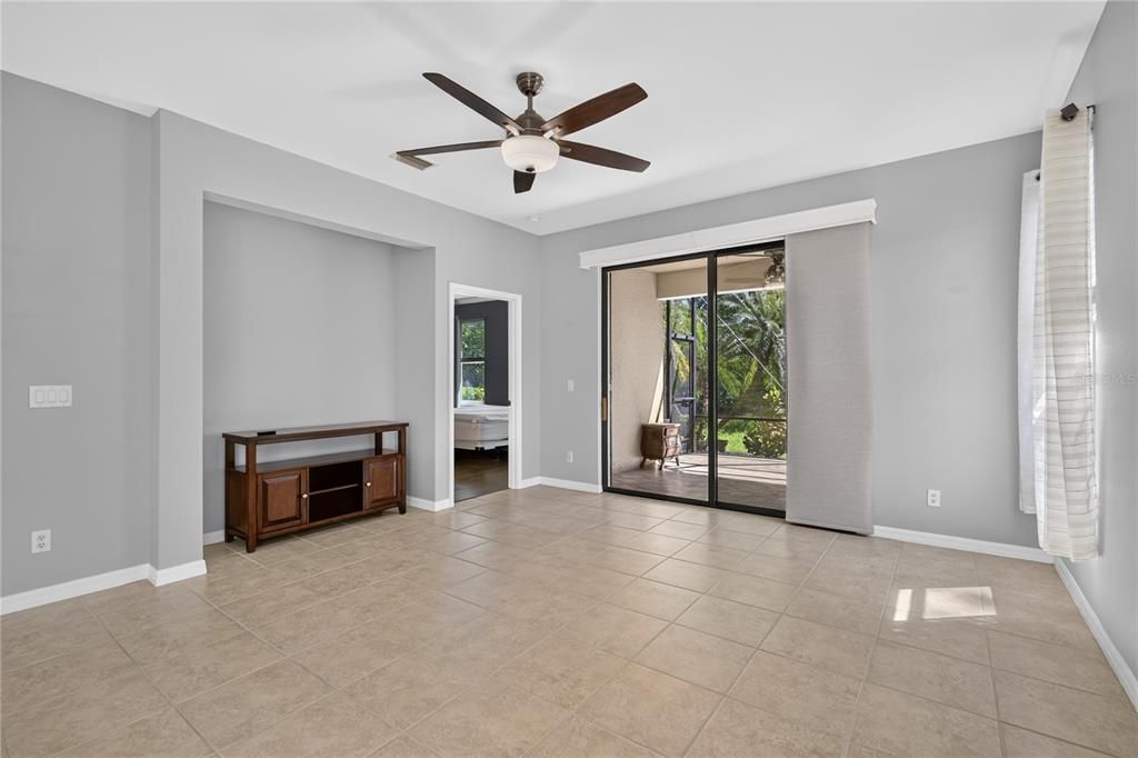For Sale: $285,000 (2 beds, 2 baths, 1560 Square Feet)