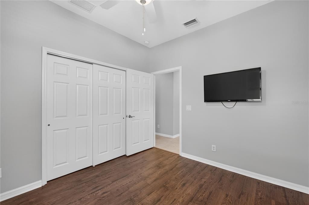 For Sale: $285,000 (2 beds, 2 baths, 1560 Square Feet)