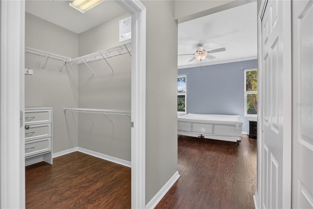 For Sale: $285,000 (2 beds, 2 baths, 1560 Square Feet)