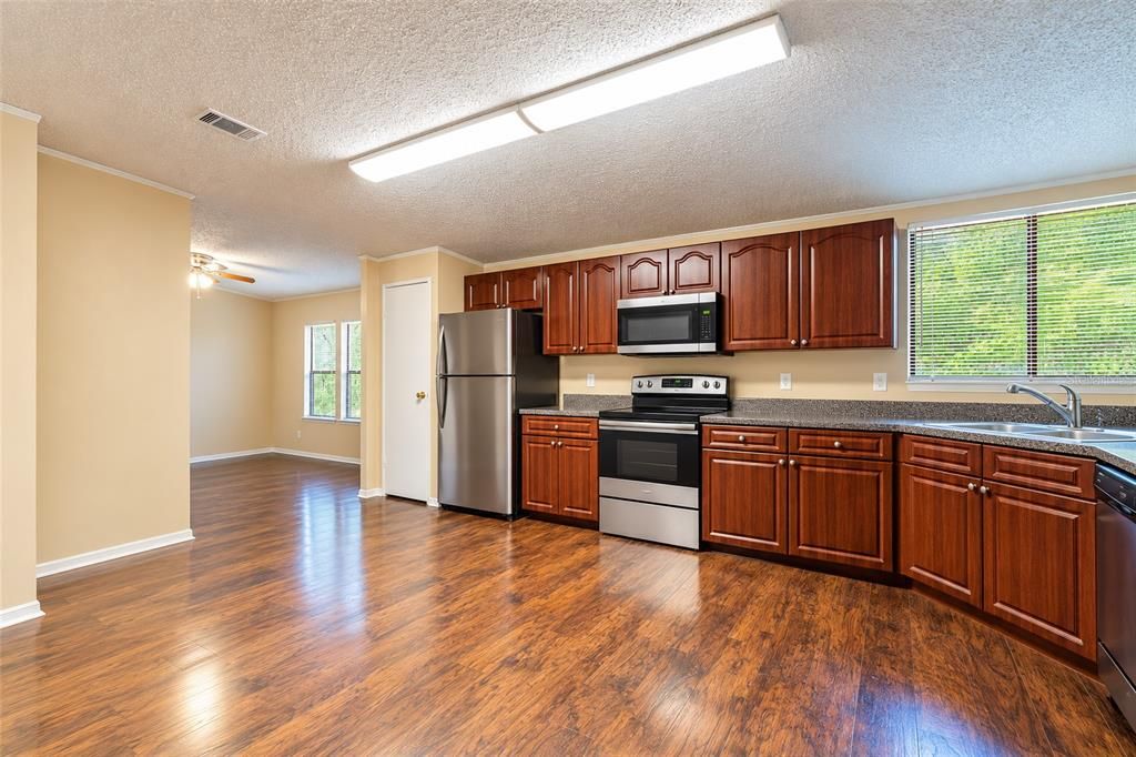 For Sale: $285,000 (3 beds, 2 baths, 1708 Square Feet)