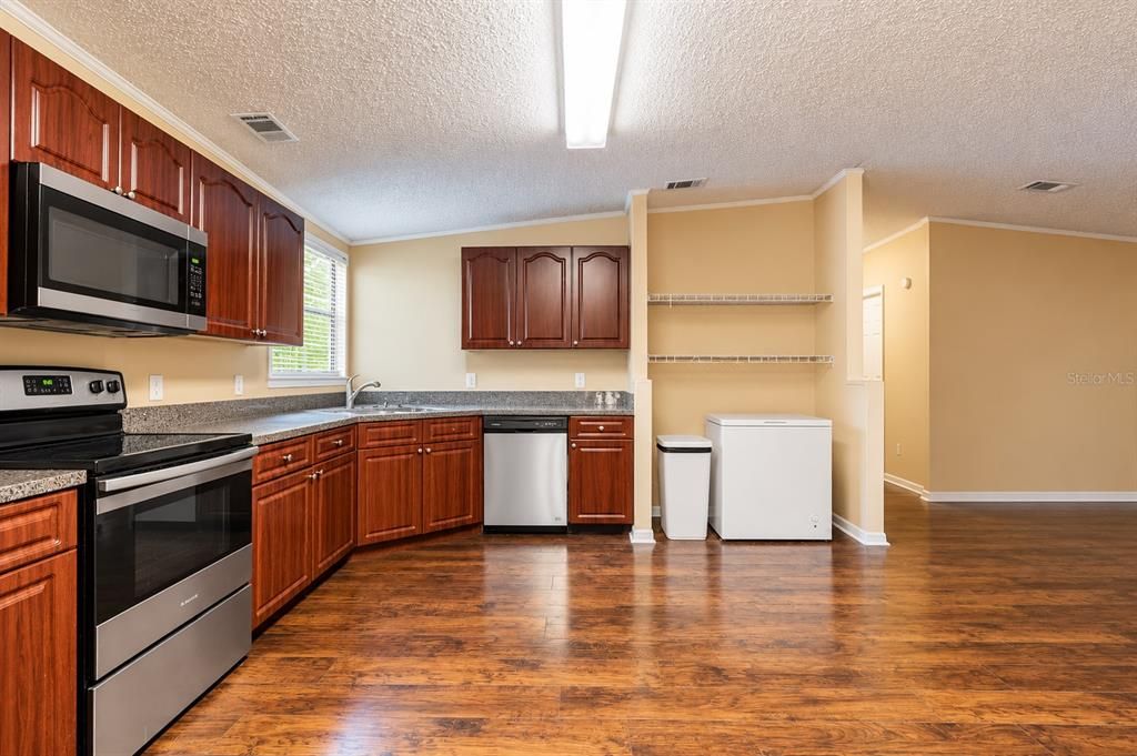 For Sale: $285,000 (3 beds, 2 baths, 1708 Square Feet)