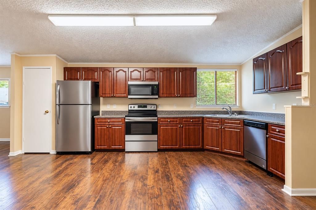 For Sale: $285,000 (3 beds, 2 baths, 1708 Square Feet)