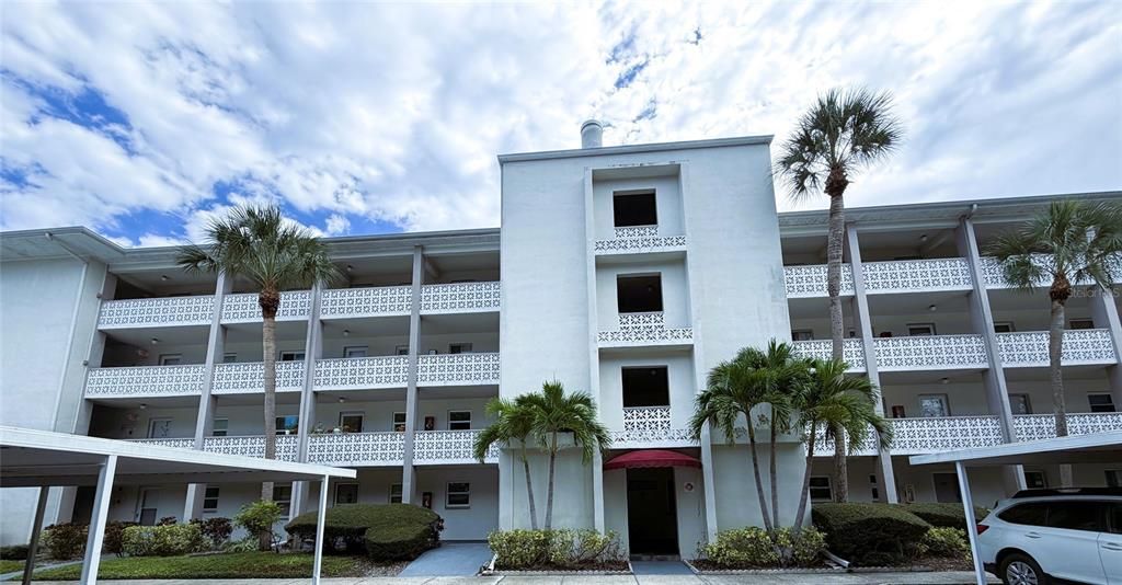 For Sale: $115,900 (2 beds, 2 baths, 917 Square Feet)