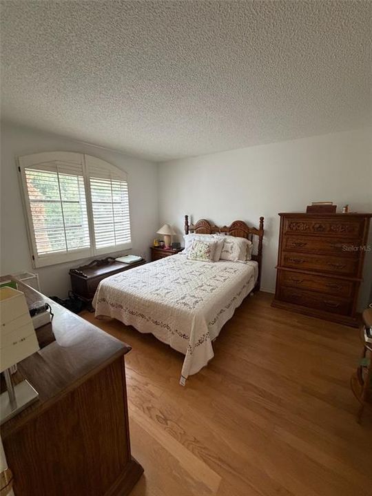 For Sale: $115,900 (2 beds, 2 baths, 917 Square Feet)