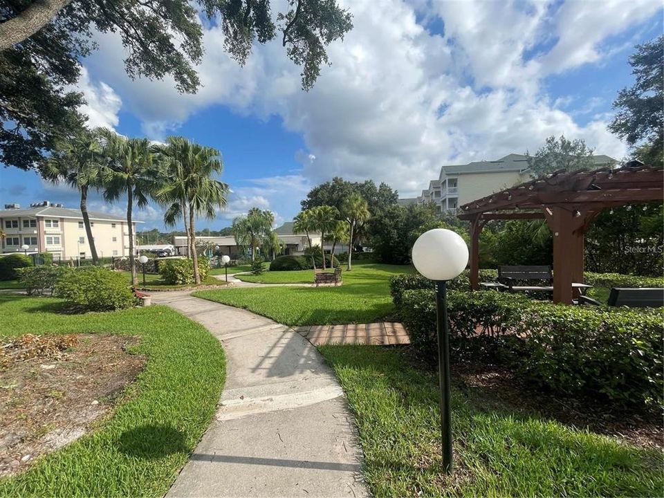 For Sale: $115,900 (2 beds, 2 baths, 917 Square Feet)