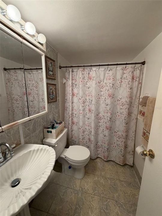 For Sale: $115,900 (2 beds, 2 baths, 917 Square Feet)